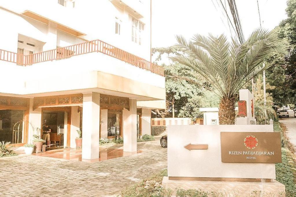 Rizen Padjadjaran Hotel Μπογκόρ Εξωτερικό φωτογραφία